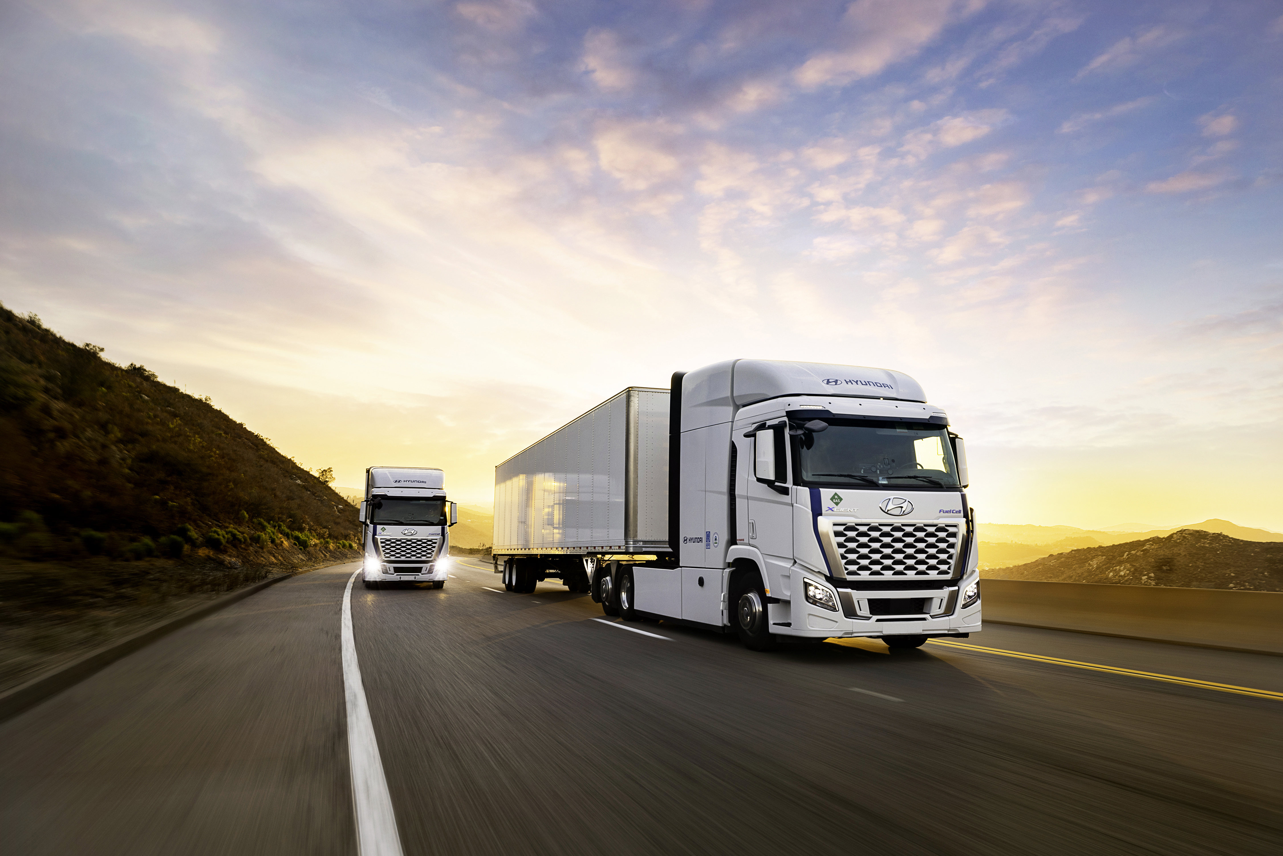 Xcient Fuel Cell Truck 01