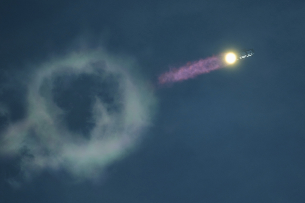 SpaceX's mega rocket Starship makes a test flight from Starbase, Texas, Monday, Sept. 28, 2026.