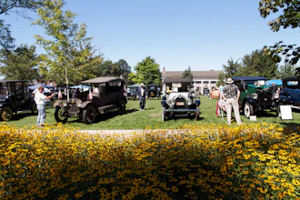 Thf Old Car Festival