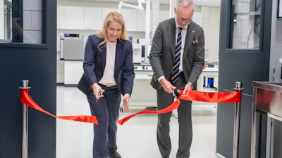SKF CTO Annika Ölme and Swedish Ambassador to the Netherlands Julius Liljeström cut the ribbon at SKF’s new Ceramic Process Laboratory, Houten, The Netherlands.